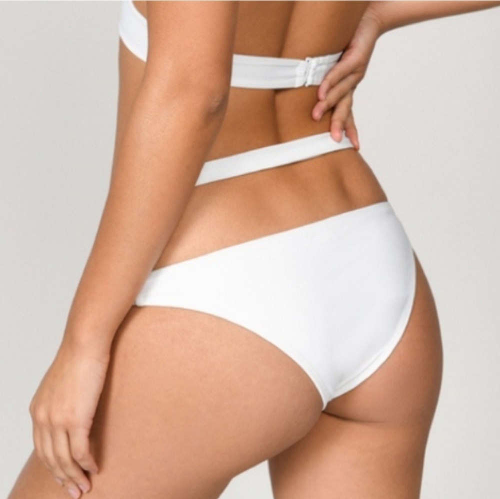Tobi Criss-Cross Strappy White Bikini Set - Picture 3 of 6